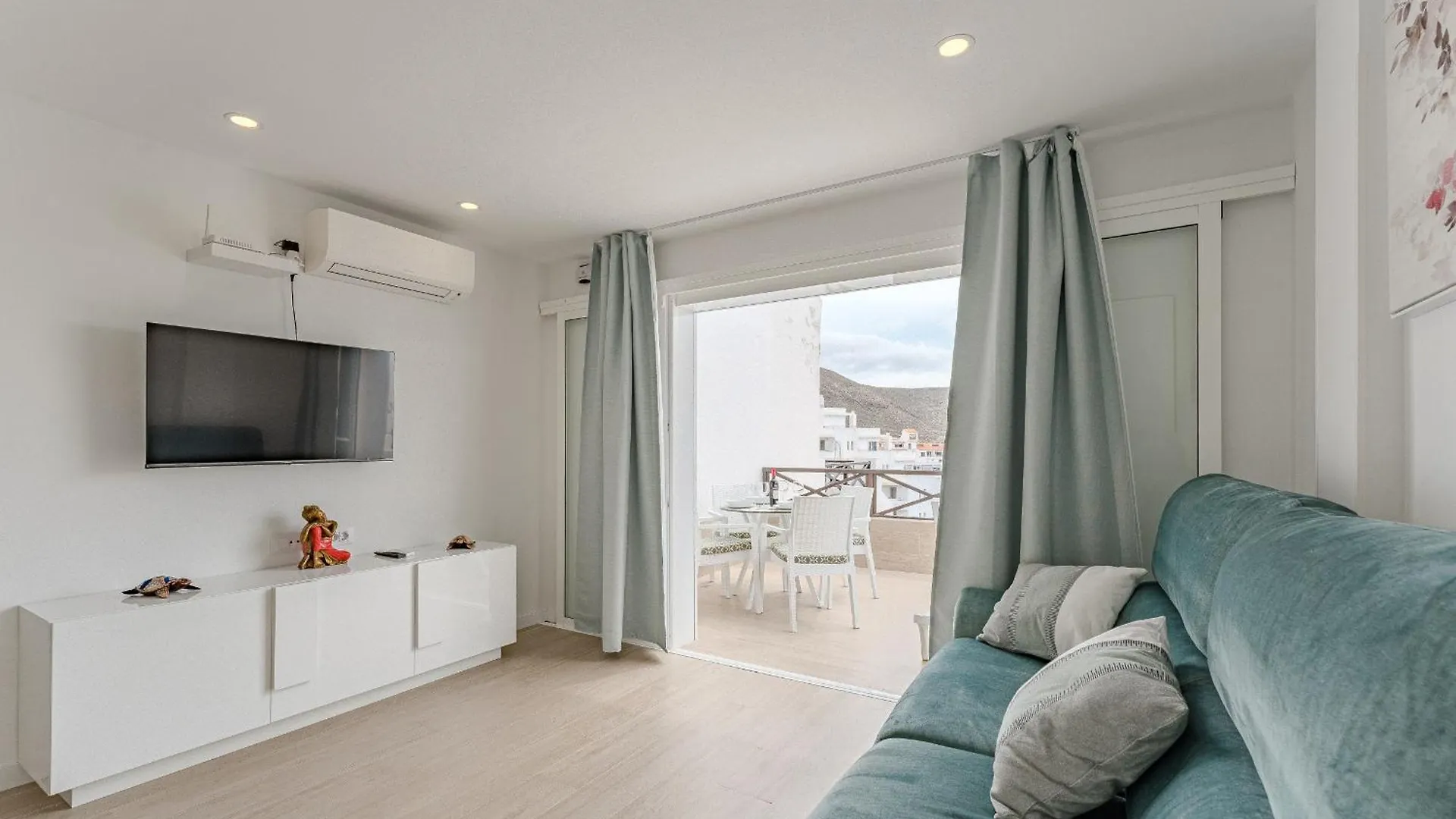 Los Cristianos San Marino Bluesky Apartment