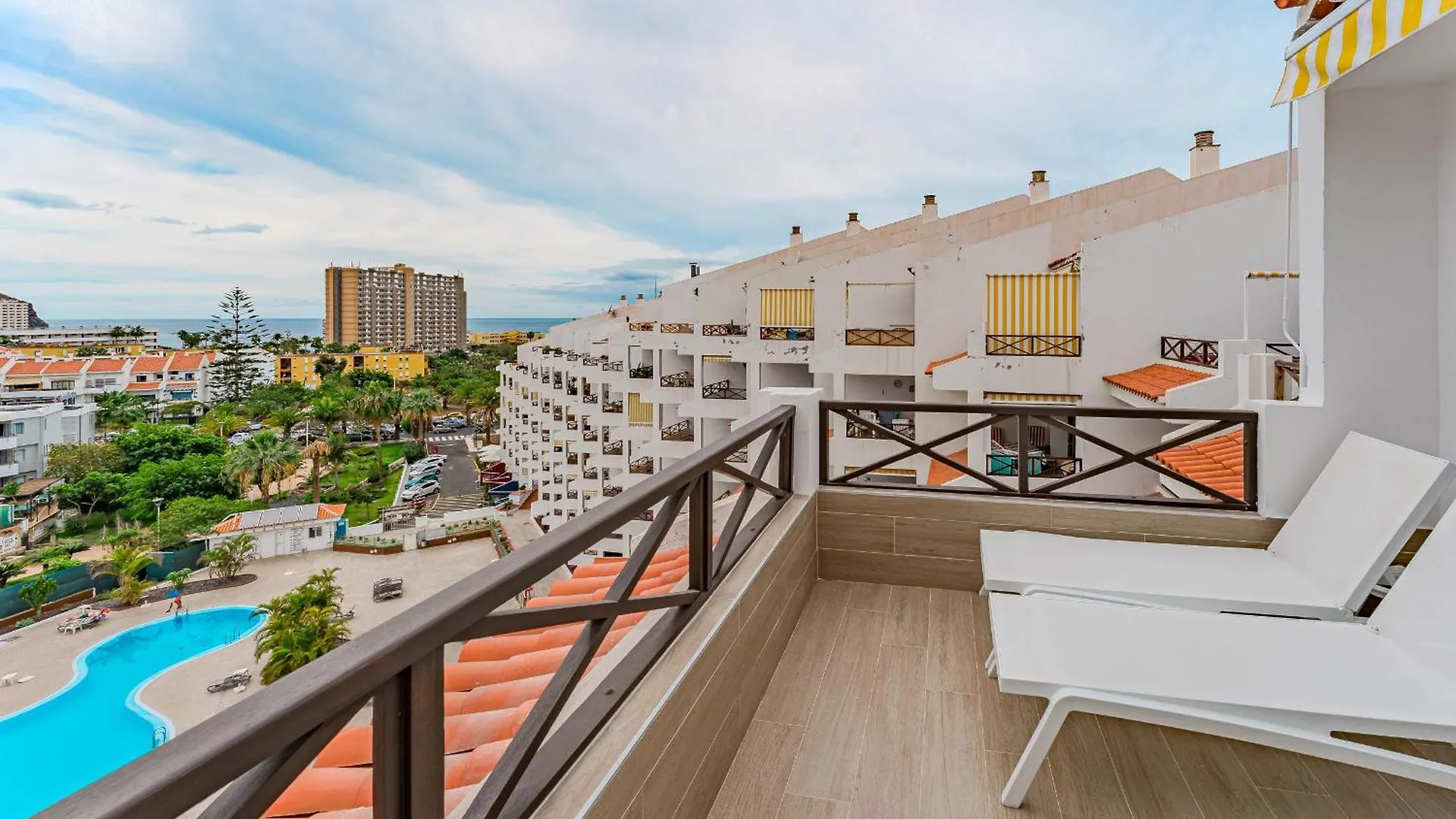 Los Cristianos San Marino Bluesky Apartment