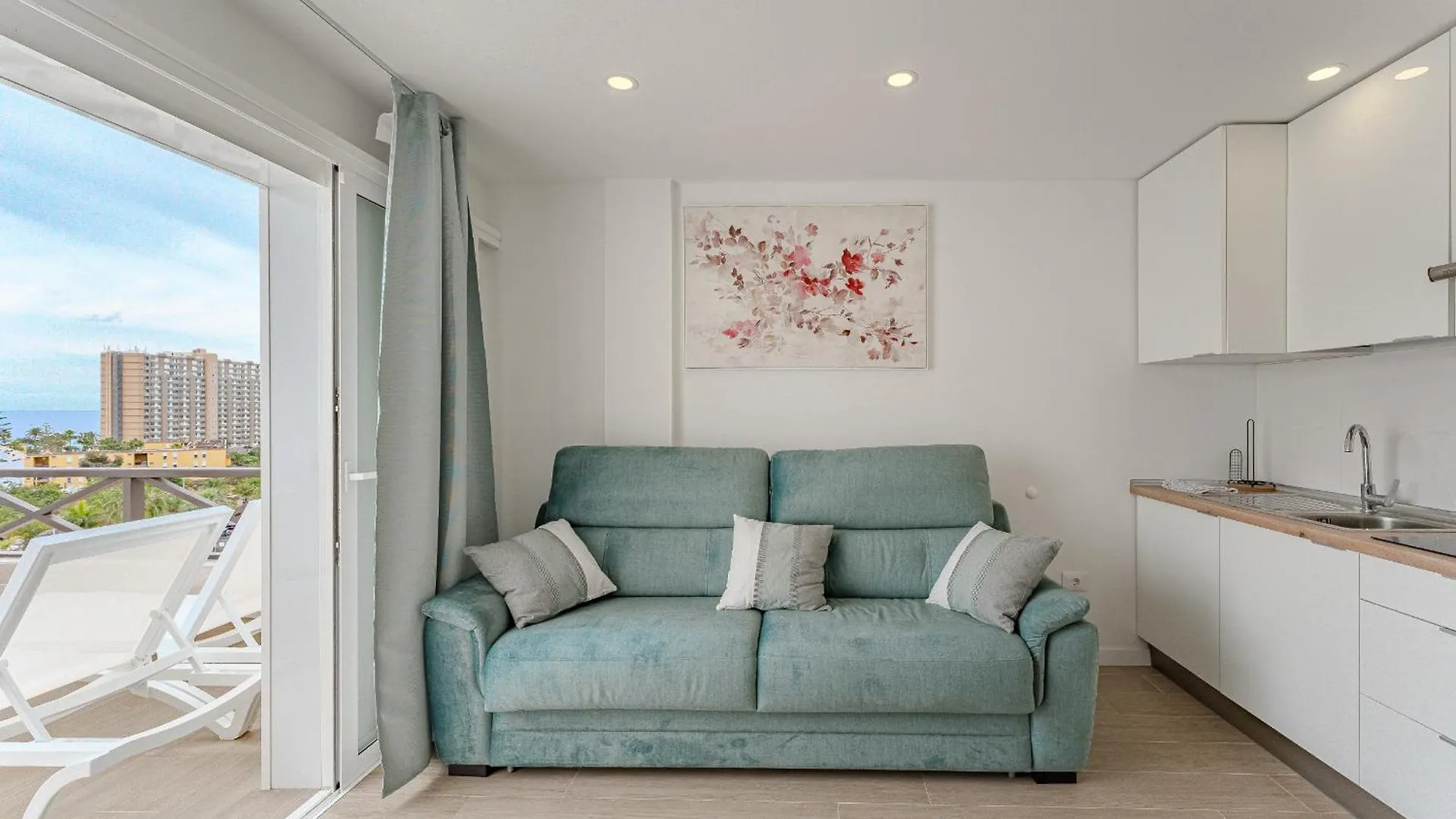 Los Cristianos San Marino Bluesky Apartment