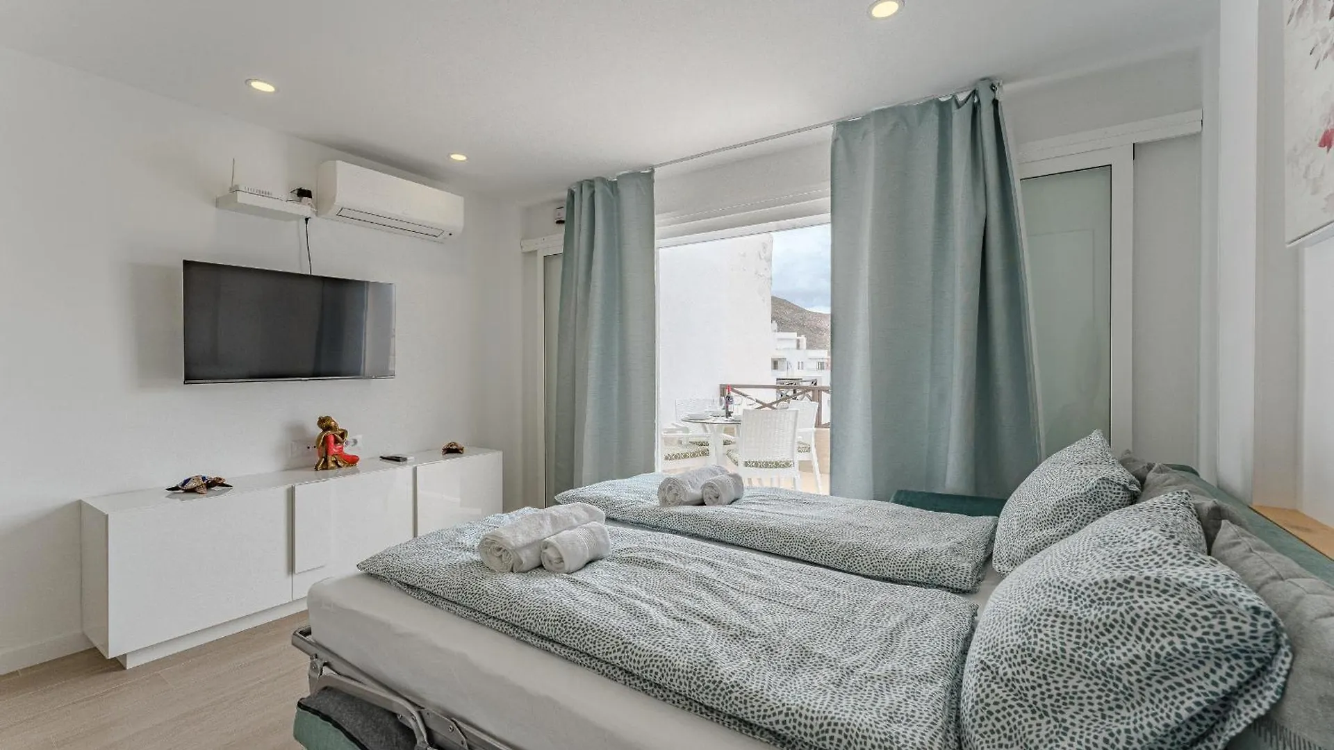 Los Cristianos San Marino Bluesky Apartment  Los Cristianos (Tenerife)